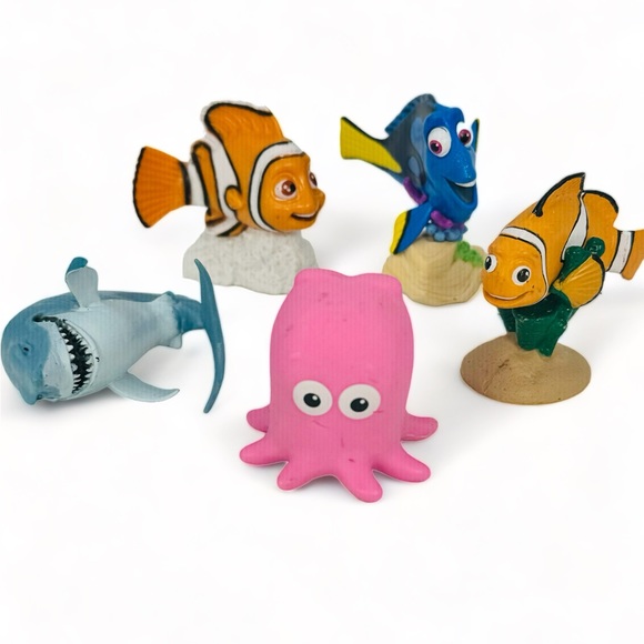 Disney Pixar Finding Nemo Toy Figure Lot Of 4 Dory Squirt Bruce Marlin Cake Top - Picture 1 of 8